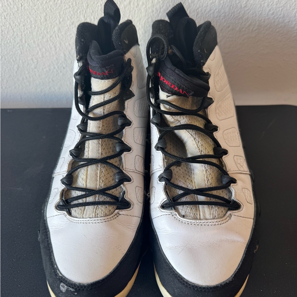 Size 8.5 - Jordan 9 Retro space jam 2016 - Picture 3 of 5